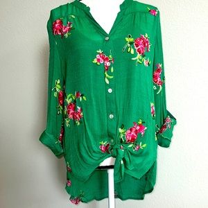 Green shirt with flower embroidery